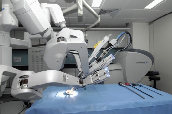 Ученые создали робота-хирурга для проведения сложных операций