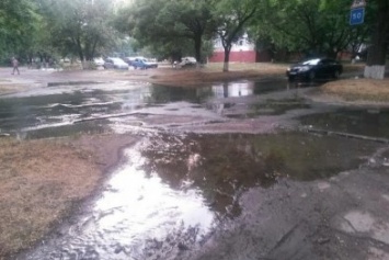 В Мариуполе весь день лилась вода (ФОТО)