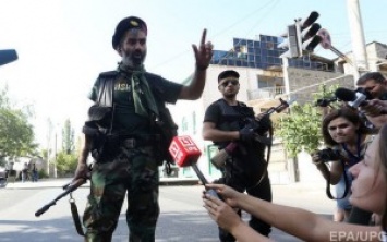 В Ереване вооруженная группа, захватившая здание ППС, освободила заложников-медиков