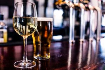 Великобритания введет новые правила продажи алкоголя в аэропортах