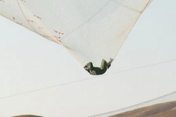 Американский скайдавер прыгнул с высоты 7 км без парашюта (ВИДЕО)