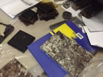 Подпольный цех по обработке янтаря обнаружили в помещении завода в Киевской области