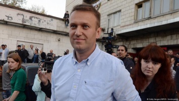Суд отказался отправлять Навального в колонию