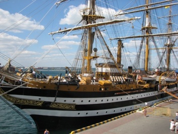 Учебное парусное судно ВМС Италии посетит Одессу