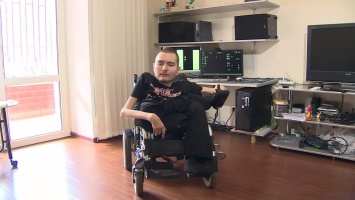 Первый кандидат на трансплантацию головы создает автопилот для инвалидных кресел