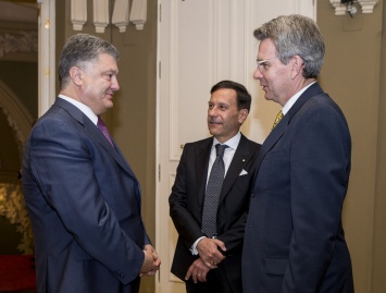 Порошенко поблагодарил послов США и Италии за вклад в отстаивание суверенитета Украины
