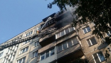 В Киеве горела многоэтажка: из огня вытащили 5 человек, из которых двое - дети