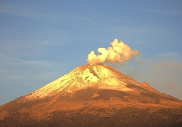 Столицу Мексики накрыло пеплом от вулкана Попокатепетль