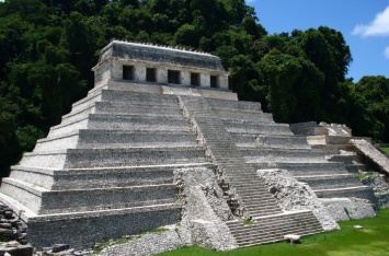 Археологи обнаружили под гробницей правителя майя Пакаля водный тоннель