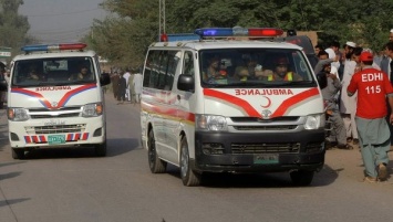 В Пакистане автобус столкнулся с грузовиком: по меньшей мере 12 человек погибли