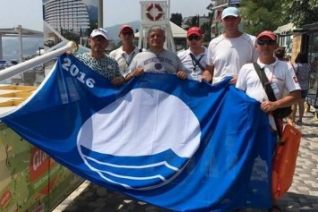 Ялтинский пляж получил международный сертификат «Голубой флаг»
