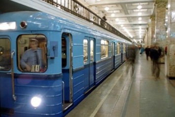 В Киеве мужчина пронес в метро автоматные патроны