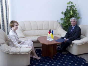 Новый посол ФРГ в Украине вручил копии верительных грамот заместителю главы МИД