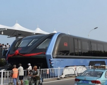 В Китае успешно прошел испытания надземный портальный автобус ТЕВ-1