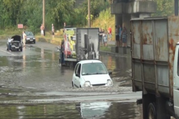 Потоп в Черкассах: из маршруток людей доставали спасатели (ФОТО)