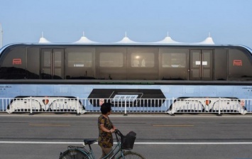 В Китае испытали "автобус будущего"
