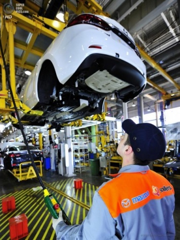 Владивостокский завод выпустил 150 автомобилей Mazda специально для ВЭФ