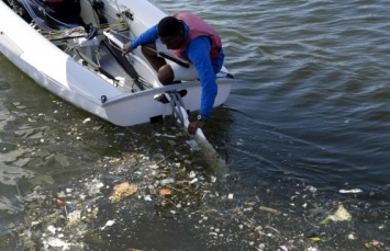 Яхтсмены в Рио тренируются среди мусора