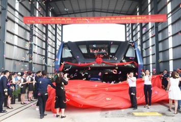 В Китае прошли испытания автобуса-тоннеля