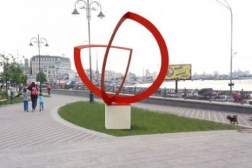 В Киеве появится необычная скульптура "Яблоко"