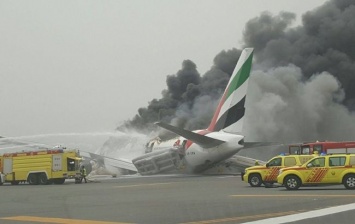 В Дубае в результате экстренной посадки самолета и пожара пострадали 10 пассажиров