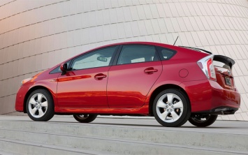 Дебют новой Toyota Prius отложен