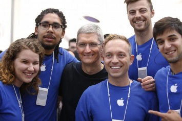Черные составляют 9% сотрудников Apple в США, но более чем из ста топ-менеджеров их всего четыре