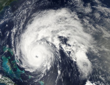 Тропический шторм «Эрл» перешел в ураган