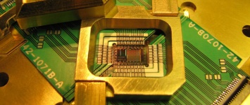 Ученые создали из пяти кубитов перепрограммируемый квантовый компьютер