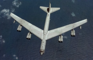 США перебросили эскадрилью бомбардировщиков на Гуам