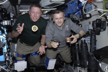 Российские космонавты собираются делать "кефир" на МКС