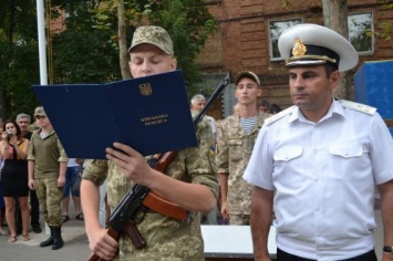 Более 60 моряков-контрактников приняли присягу в учебном центре на Николаевщине