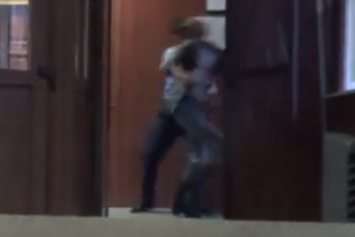 В полицейском отделении Одессы избили постороннюю девушку (ВИДЕО)