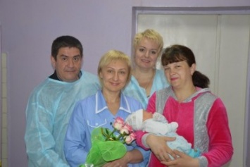 Авдеевский коксохим оказал поддержку 69 семьям с новорожденными (ФОТО)