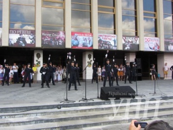 Закарпатские полицейские отметили профессиональный праздник показательными выступлениями в центре Ужгорода