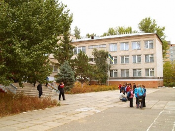 Жители Николаева просят обезопасить перекресток рядом со школой, где водители «не замечают» светофора