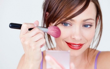 10 ошибок, которые ты делаешь, когда наносишь макияж