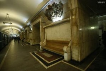 Россия: Скамейки московского метро обретут гнезда для зарядки электроники
