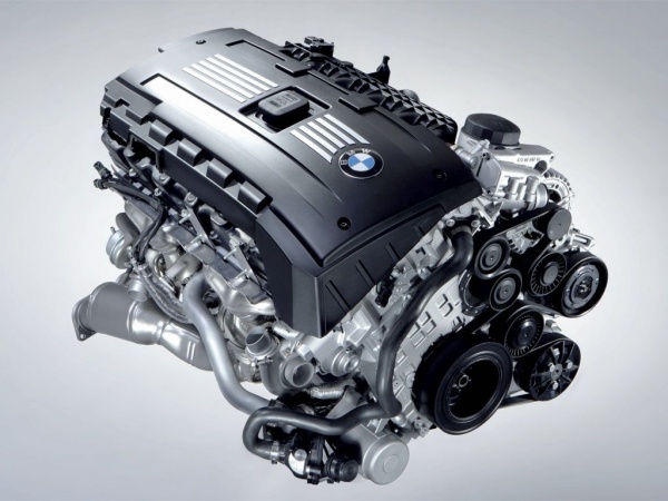 Двигатель BMW i8 стал лучшим мотором года