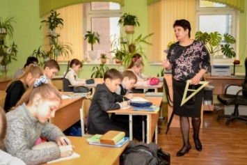 Около 4 тысяч учителей в Украине попадут под сокращение