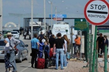 На въезде-выезде в Крым со стороны Украины в последнее время участились случаи обыска граждан в поисках российского паспорта