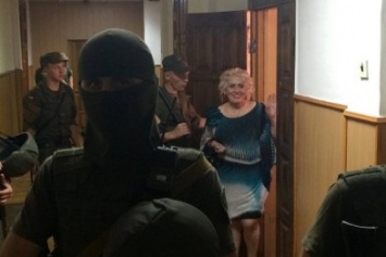 Штепа на суде "объяснилась" журналистам в любви и послала им воздушный поцелуй (ФОТО)