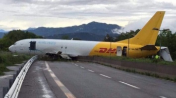 Появилось видео рухнувшего на трассу в Италии Boeing