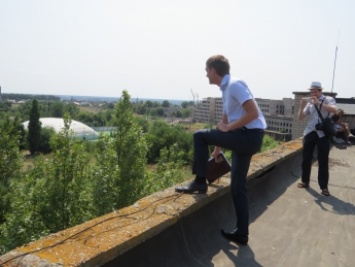 Что заместитель мэра делал на крыше городской больницы (видео)