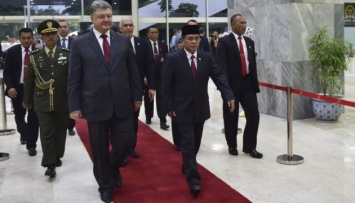 Порошенко в Индонезии говорил о защите прав крымских татар