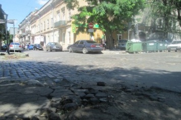В центре Одессы расположена улица, которая подходит для съемок фильма о войне (ФОТО)