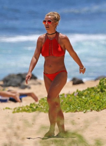 Бритни Спирс с семьей отдыхает на Гавайях