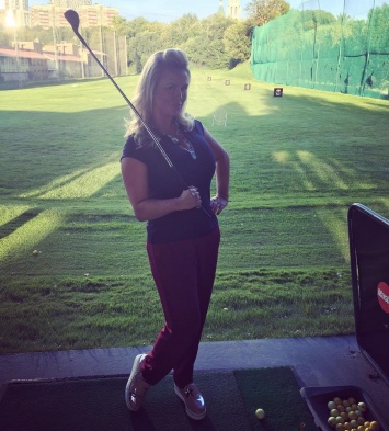 Анна Семенович посетила гольф-клуб в Москве