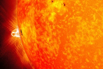 НАСА предоставило материалы о разорванной Солнцем комете