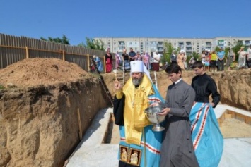 Митрополит Херсонский и Таврический Иоанн совершил закладку нового храма в Белозерке